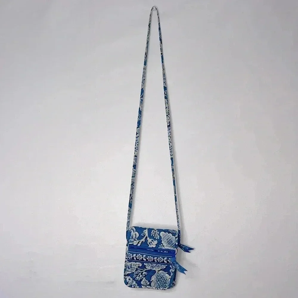 Imperfect Vera Bradley blue white paisley print crossbody‎ purse clean inside